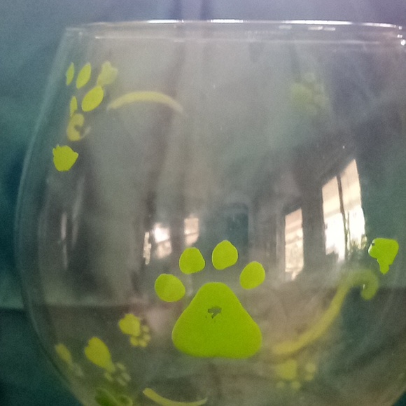 Very unusual wine glass from a pug lover I am guessing - Picture 2 of 5